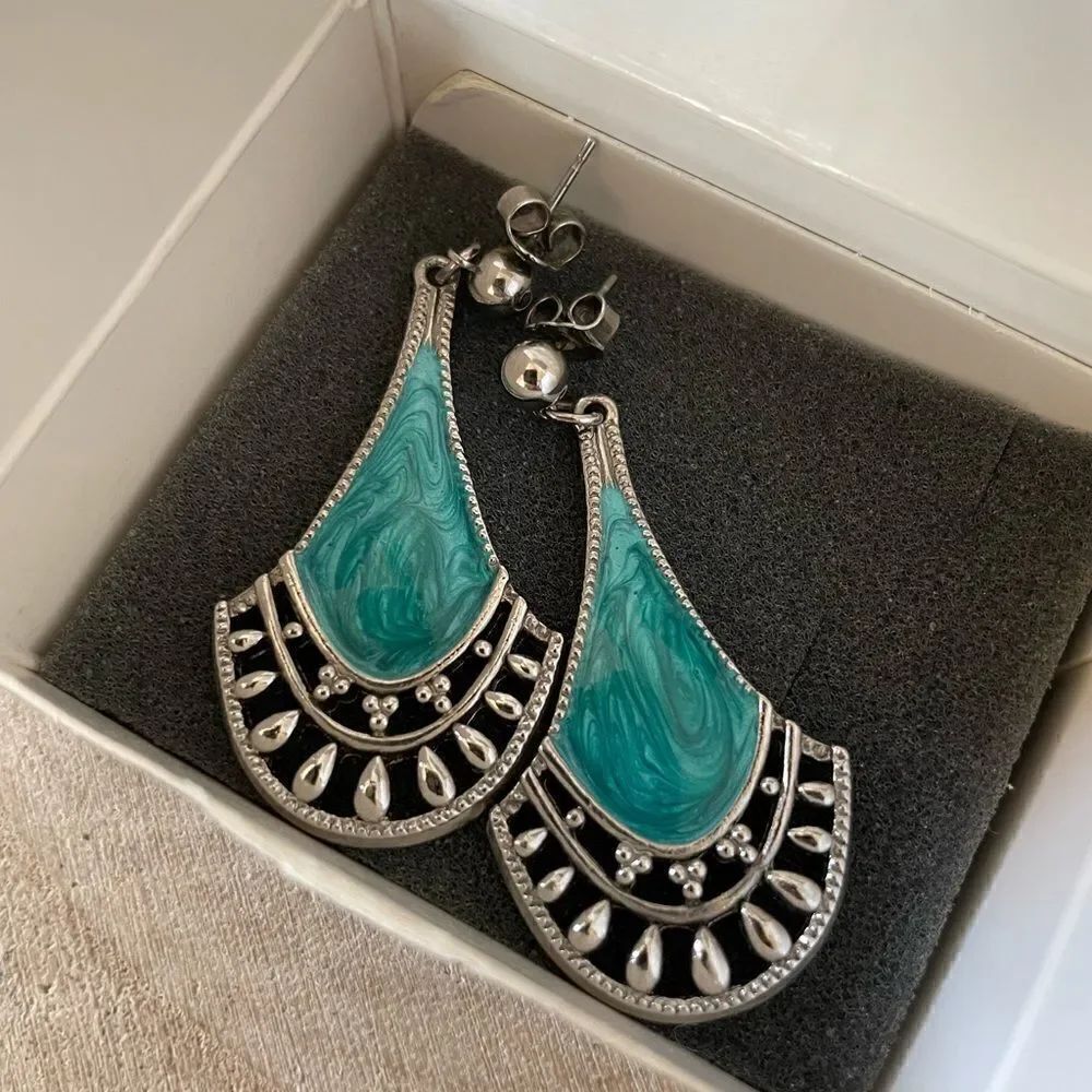 Avonโ
Turquoiseย ColorโTeardropโEarrings